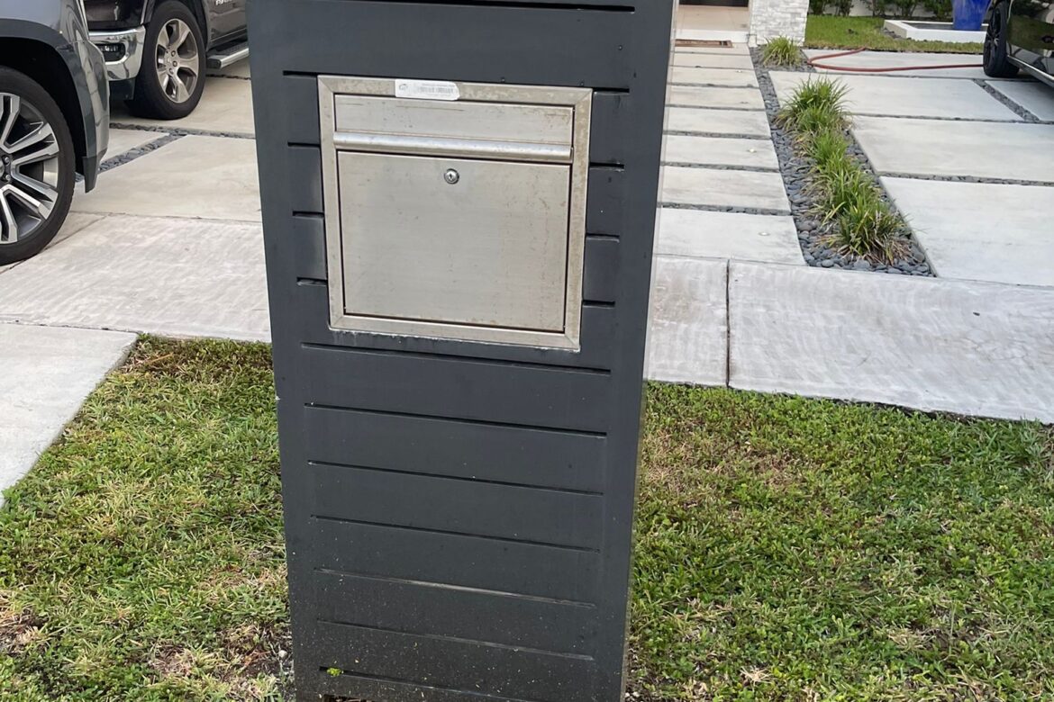 DIRSAM-Custom-Mailbox-1